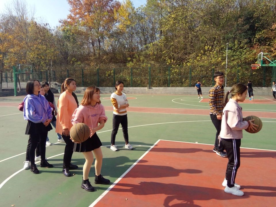 篮球.jpg 篮球.jpg