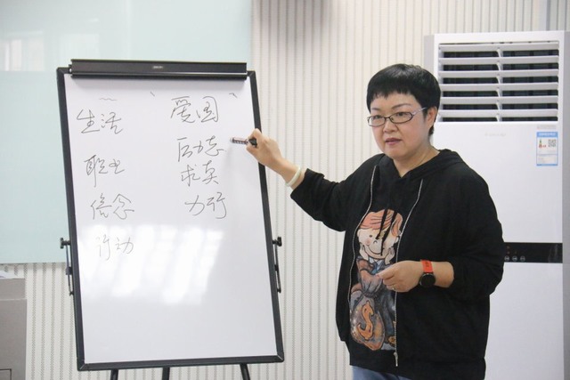 讲座.jpg 讲座.jpg