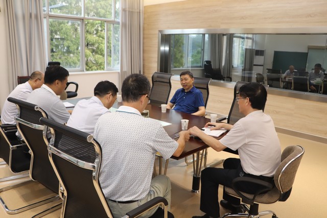 王校长调研.JPG 王校长调研.JPG